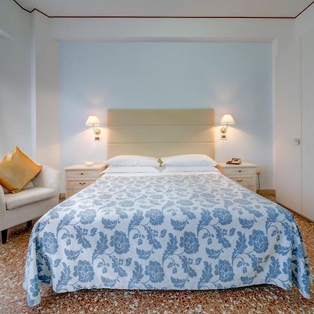 Hotel Carlton Beach Rimini Eksteriør billede
