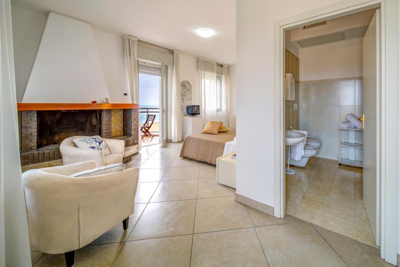 Hotel Carlton Beach Rimini Eksteriør billede