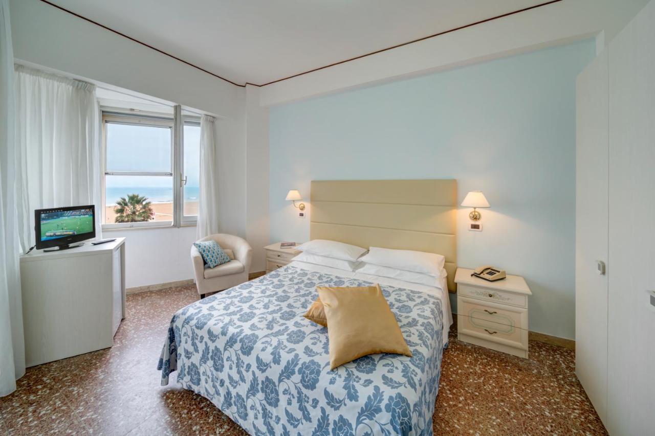Hotel Carlton Beach Rimini Eksteriør billede