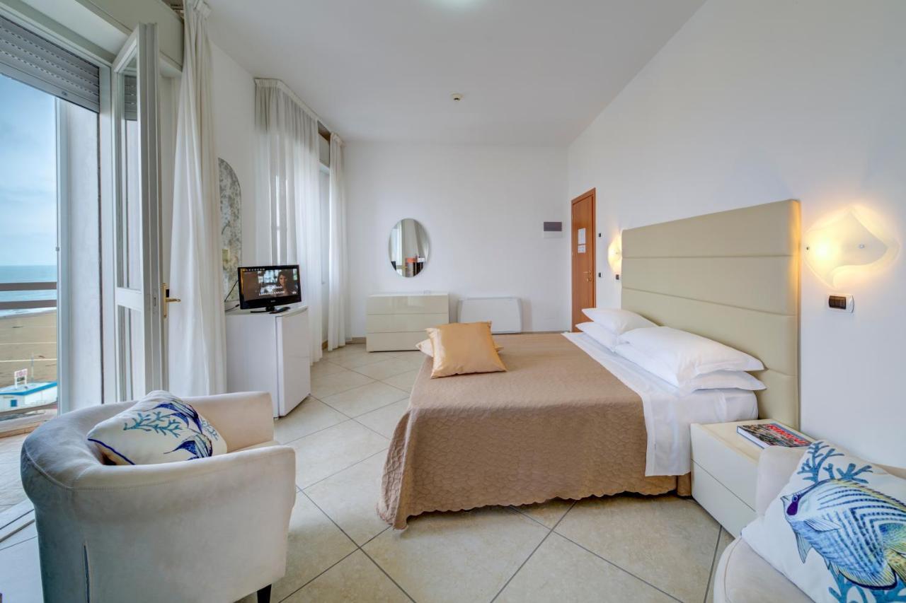 Hotel Carlton Beach Rimini Eksteriør billede