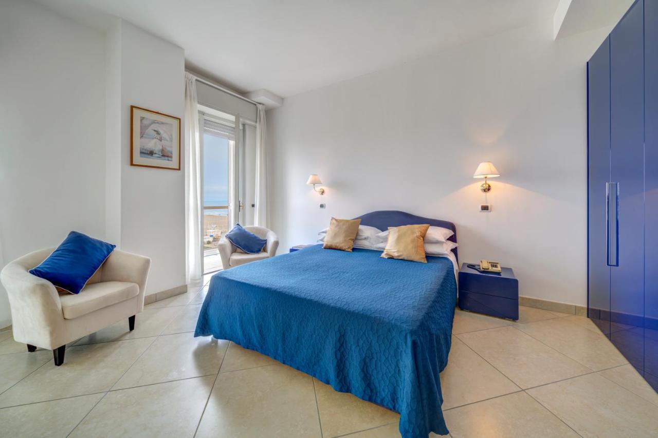 Hotel Carlton Beach Rimini Eksteriør billede