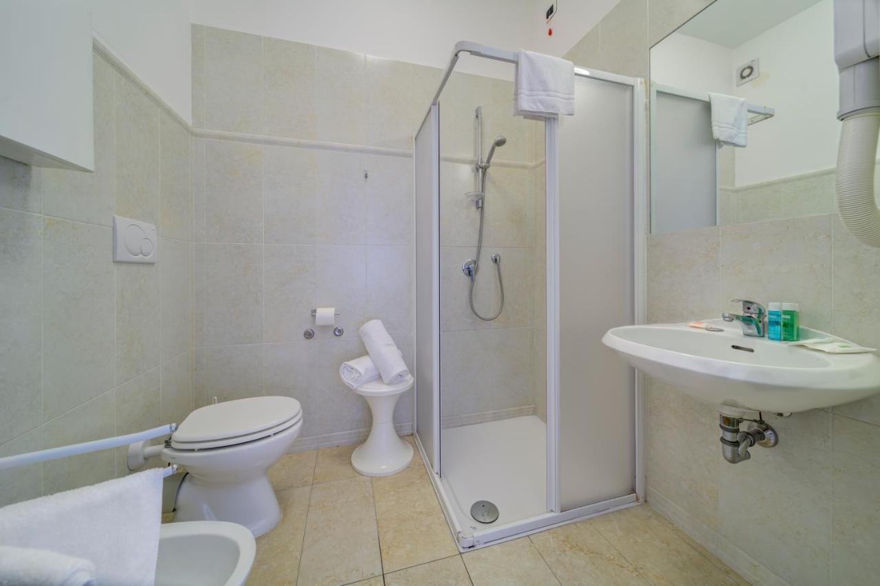 Hotel Carlton Beach Rimini Eksteriør billede