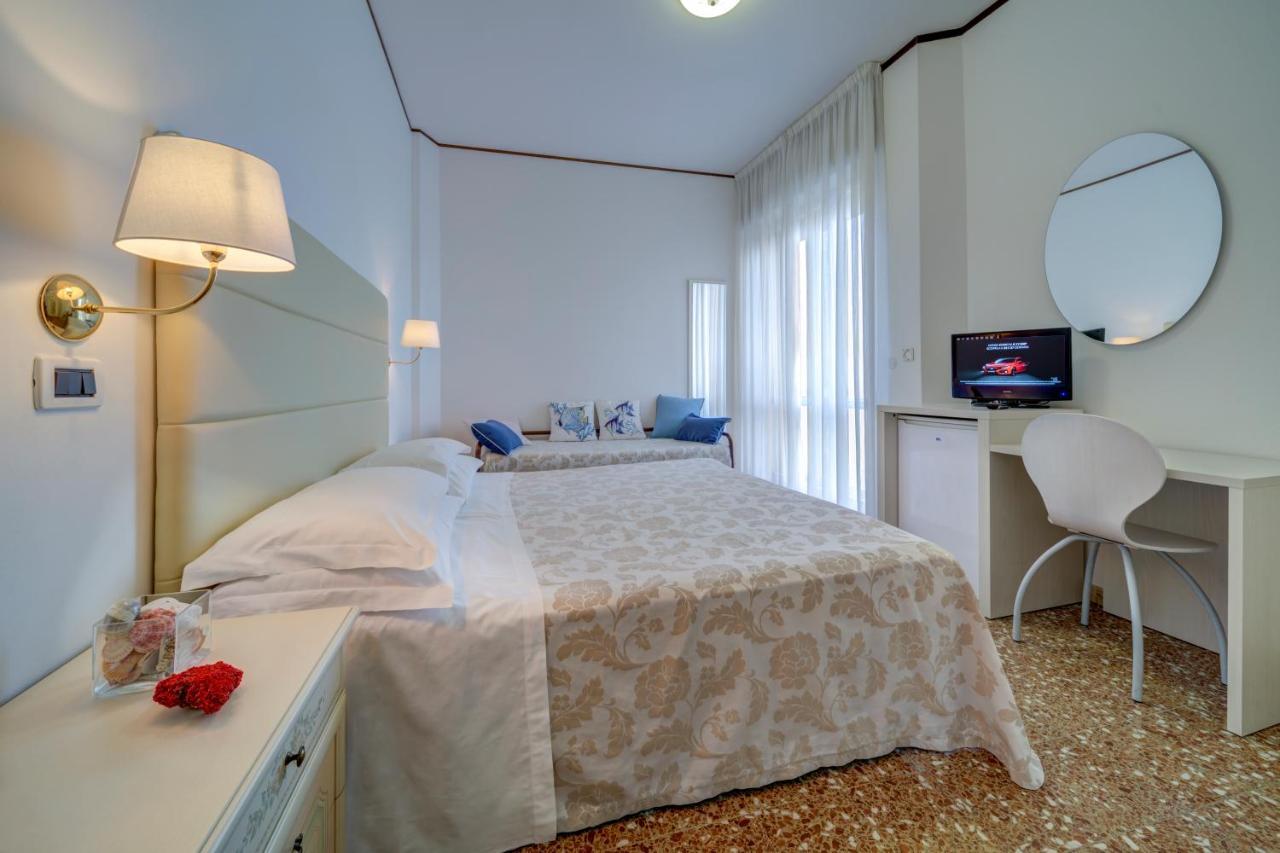 Hotel Carlton Beach Rimini Eksteriør billede