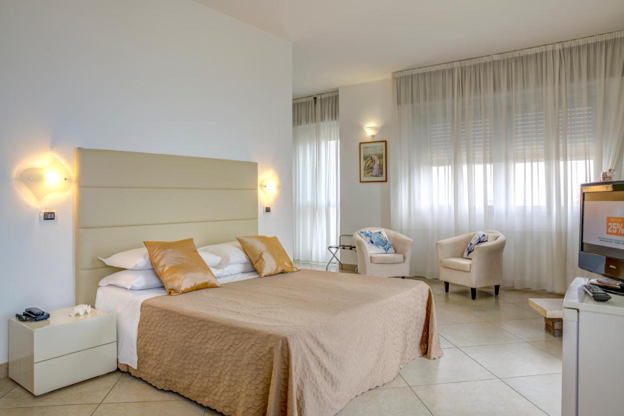 Hotel Carlton Beach Rimini Eksteriør billede