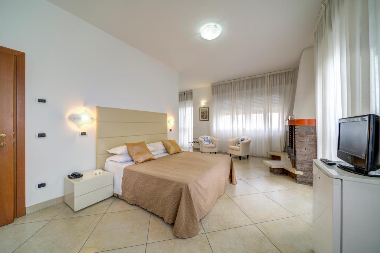Hotel Carlton Beach Rimini Eksteriør billede