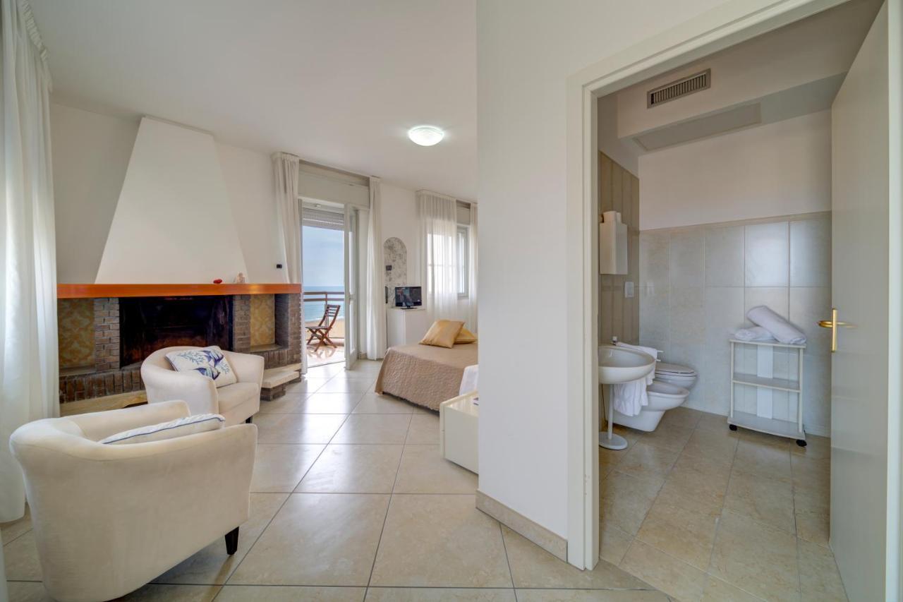 Hotel Carlton Beach Rimini Eksteriør billede