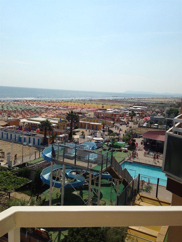 Hotel Carlton Beach Rimini Eksteriør billede