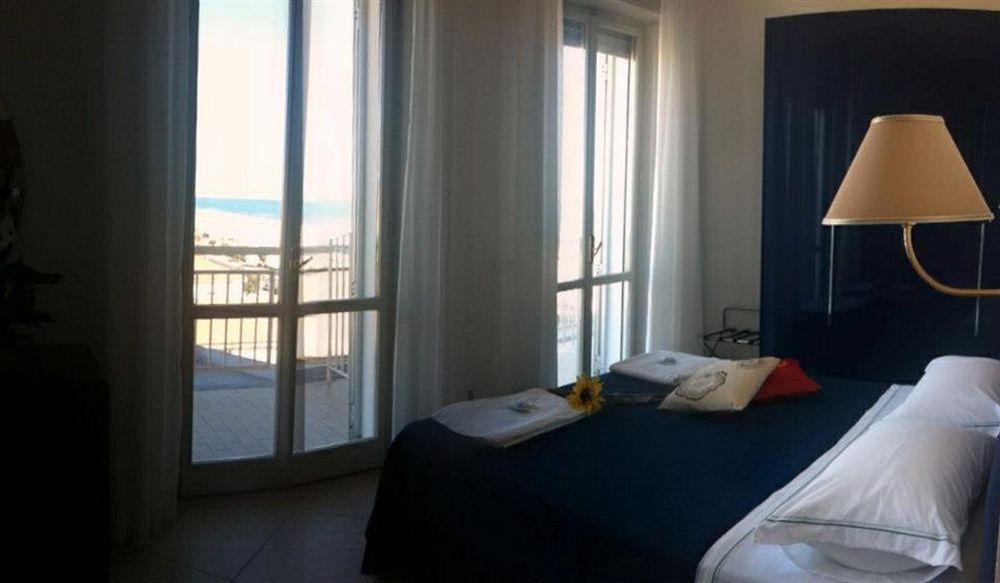 Hotel Carlton Beach Rimini Eksteriør billede