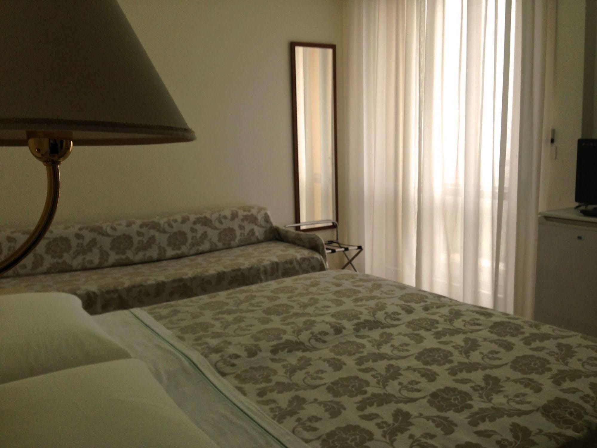 Hotel Carlton Beach Rimini Eksteriør billede