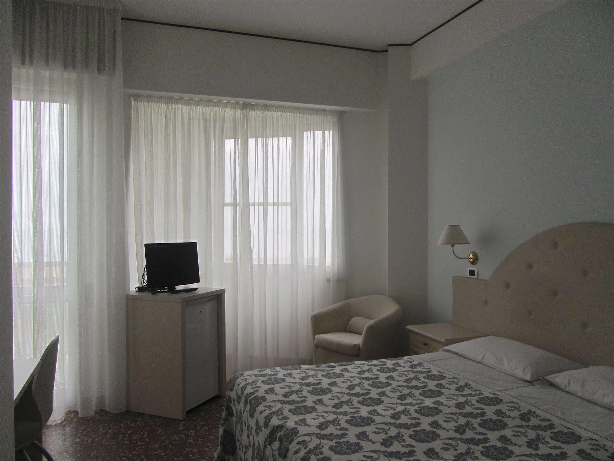 Hotel Carlton Beach Rimini Eksteriør billede