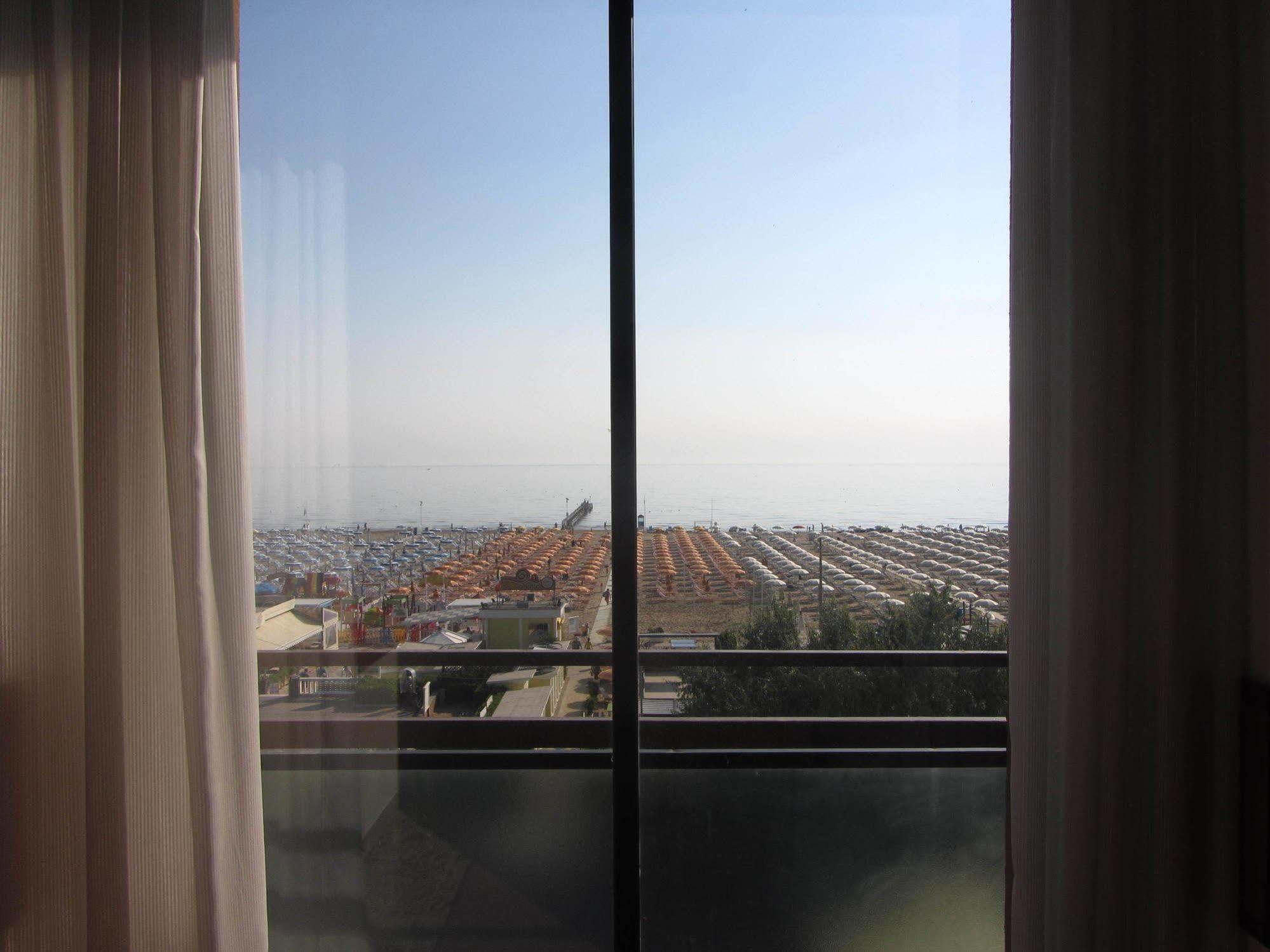 Hotel Carlton Beach Rimini Eksteriør billede