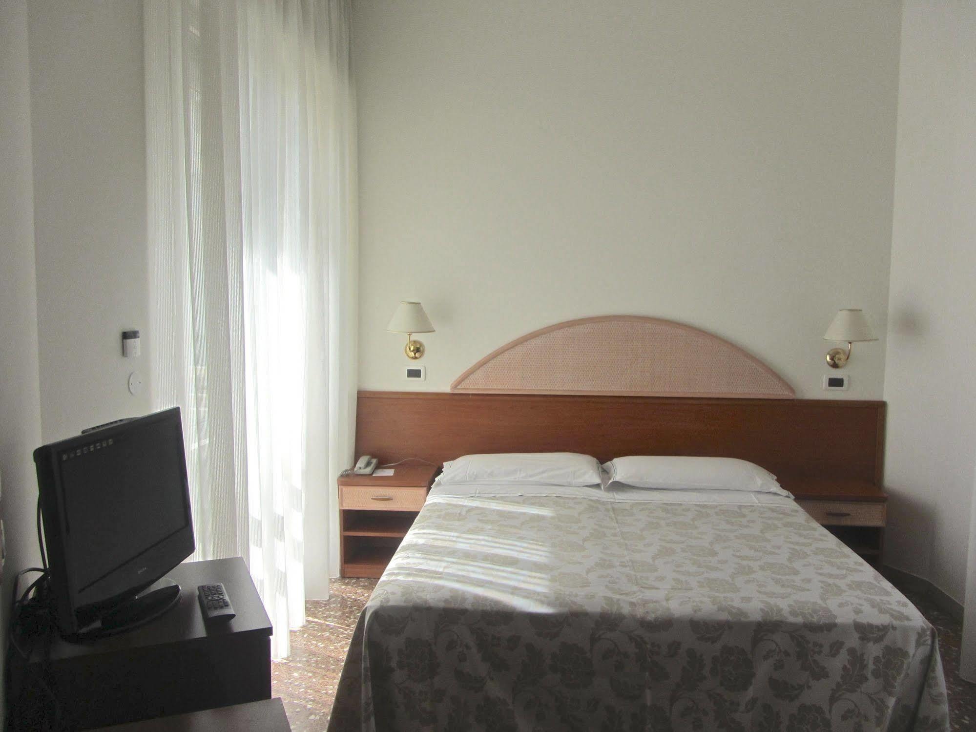 Hotel Carlton Beach Rimini Eksteriør billede