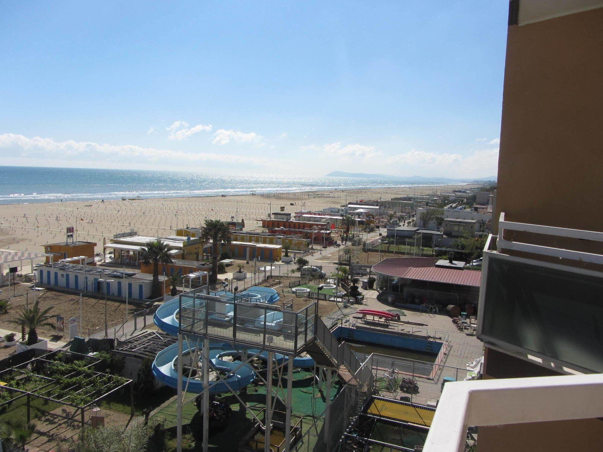 Hotel Carlton Beach Rimini Eksteriør billede